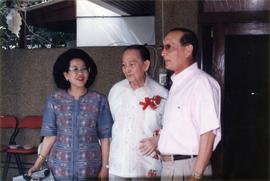 ภาพงานเลี้ยงแสดงความยินดีที่รับรางวัลศิลปินแห่งชาติ ที่บ้านพลเอก โชคชัย-วัลย์ดา หงส์ทอง