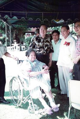 ภาพงานเลี้ยงแสดงความยินดีที่รับรางวัลศิลปินแห่งชาติ ที่บ้านพลเอก โชคชัย-วัลย์ดา หงส์ทอง
