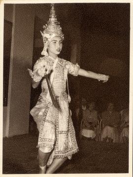 ภาพถ่าย เสาวภาคย์ อนันตศัพท์ ชุดพระลักษณ์ในเรื่องรามเกียรติ์