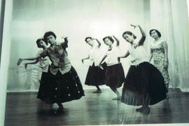 การฝึกซ้อมนาฏศิลป์ที่โรงเรียนผกาวลีนาฏดุริยางค์