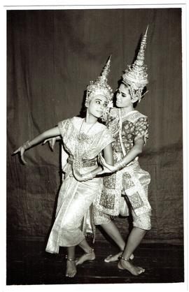 รำอวยพร จุไรรัตน์ ดิษฐ์ปัญญา และ แน่งน้อย  กลั่นเจริญ