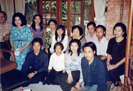 อ.ลัดดา กับ นักร้องรุ่นใหม่ที่ขับร้องเพลงของประสิทธิ์(ผกาวลี)